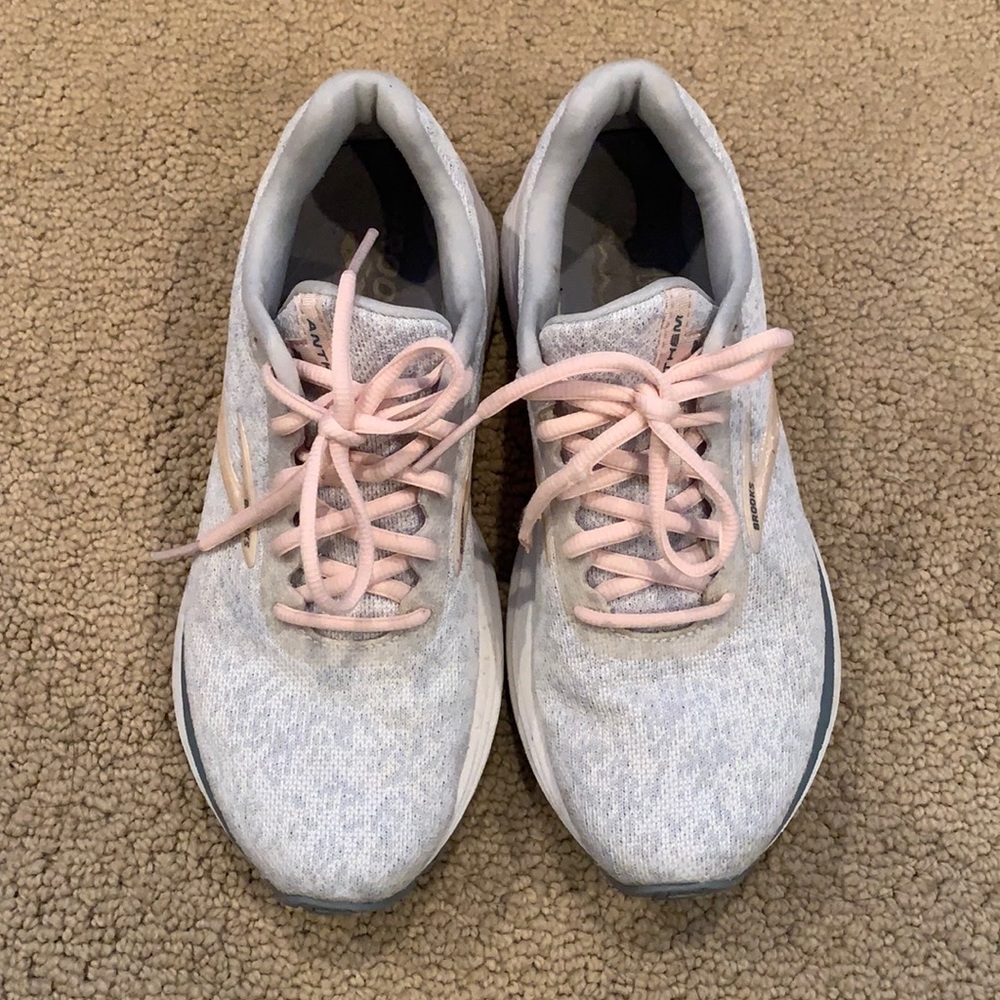 Ladies Brooks Anthem 2 size 8